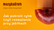 Zdjęcie ćwiartek jabłka na żółtym tle